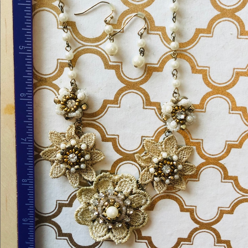 Boutique find! Fabric floral pearl set